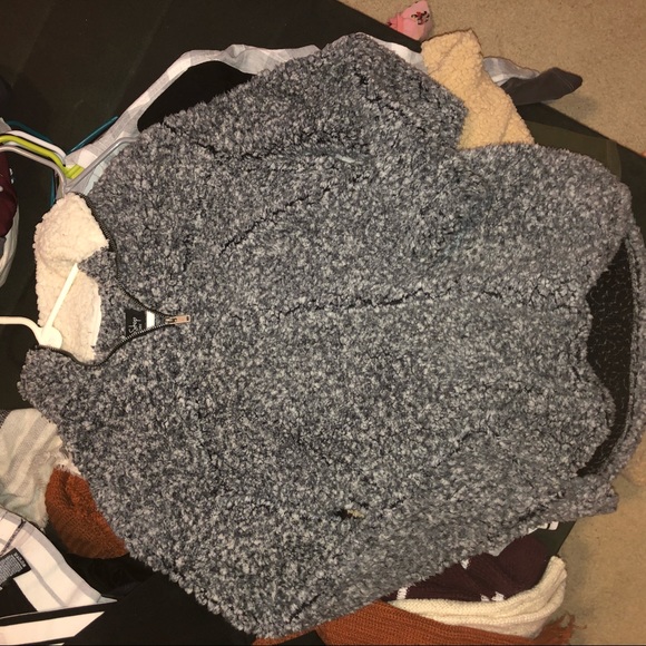 Fuzzy Sherpa pullover jacket - Picture 3 of 3